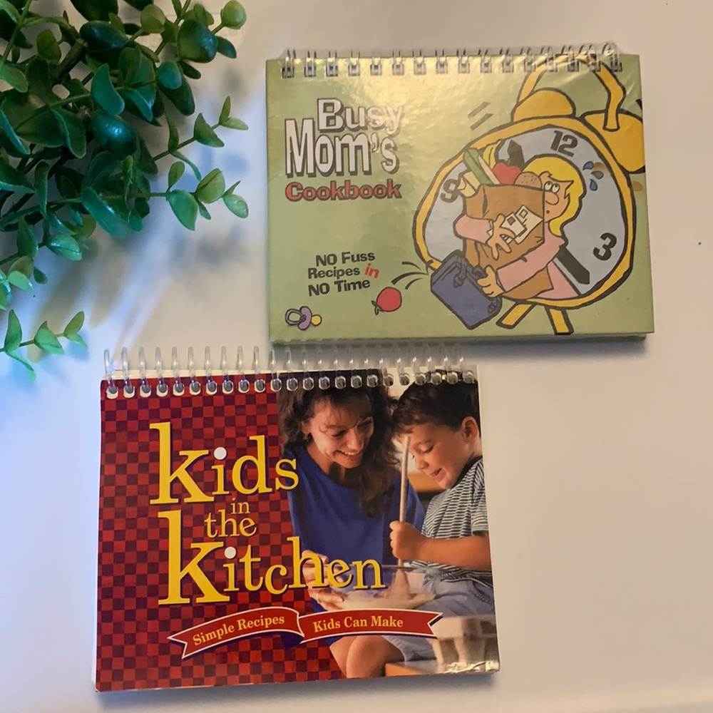 Set of 2 kids cookbooks